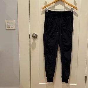 Lululemon Black Joggers Size 4 - EUC